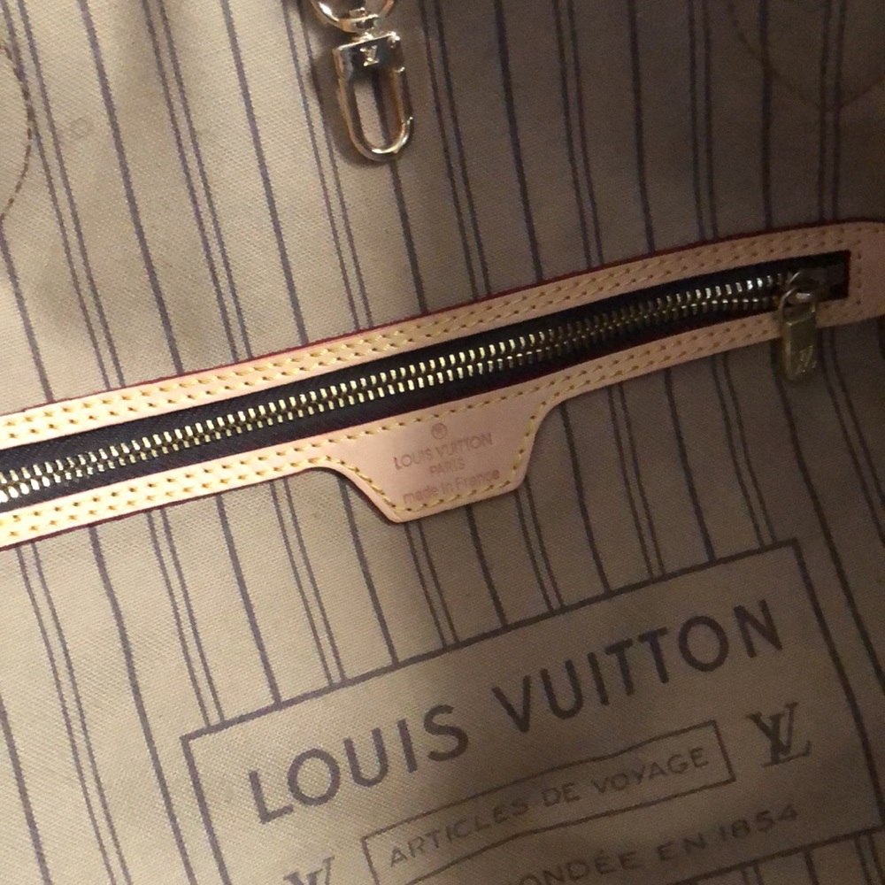 LV bag - Picture 9 of 17